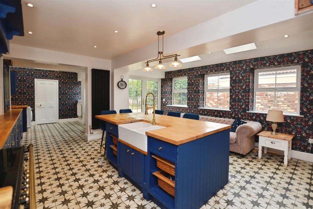 Property photo 2 of 27 Kitchen