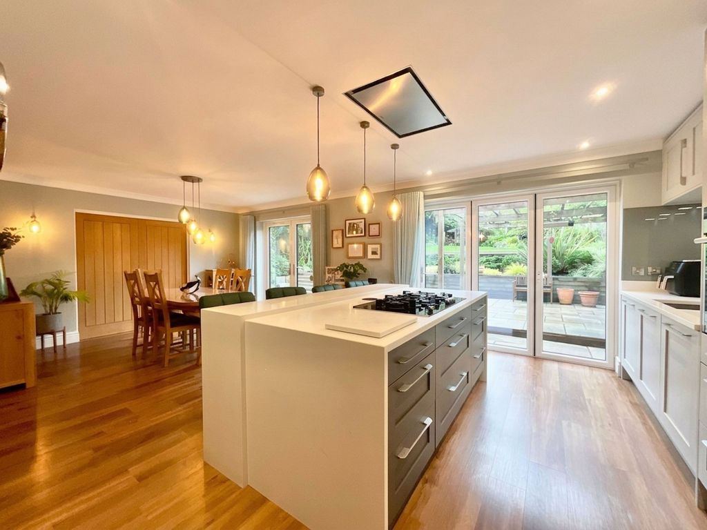 Property photo 3 of 47
