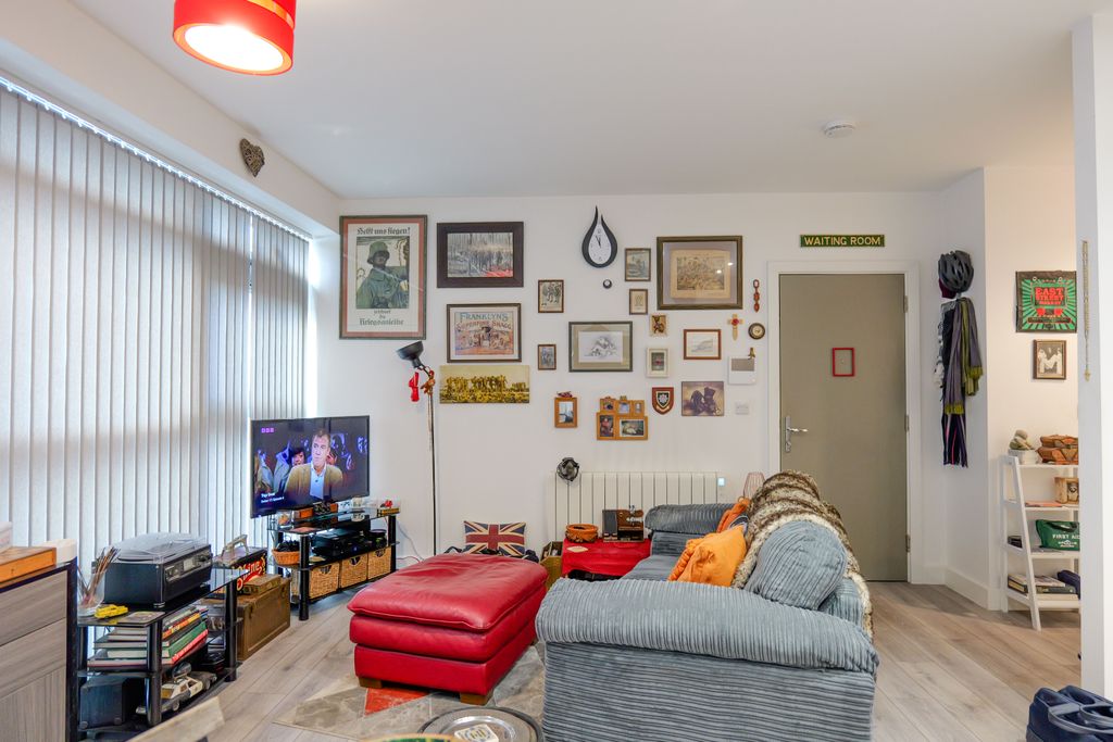 Property photo 2 of 18