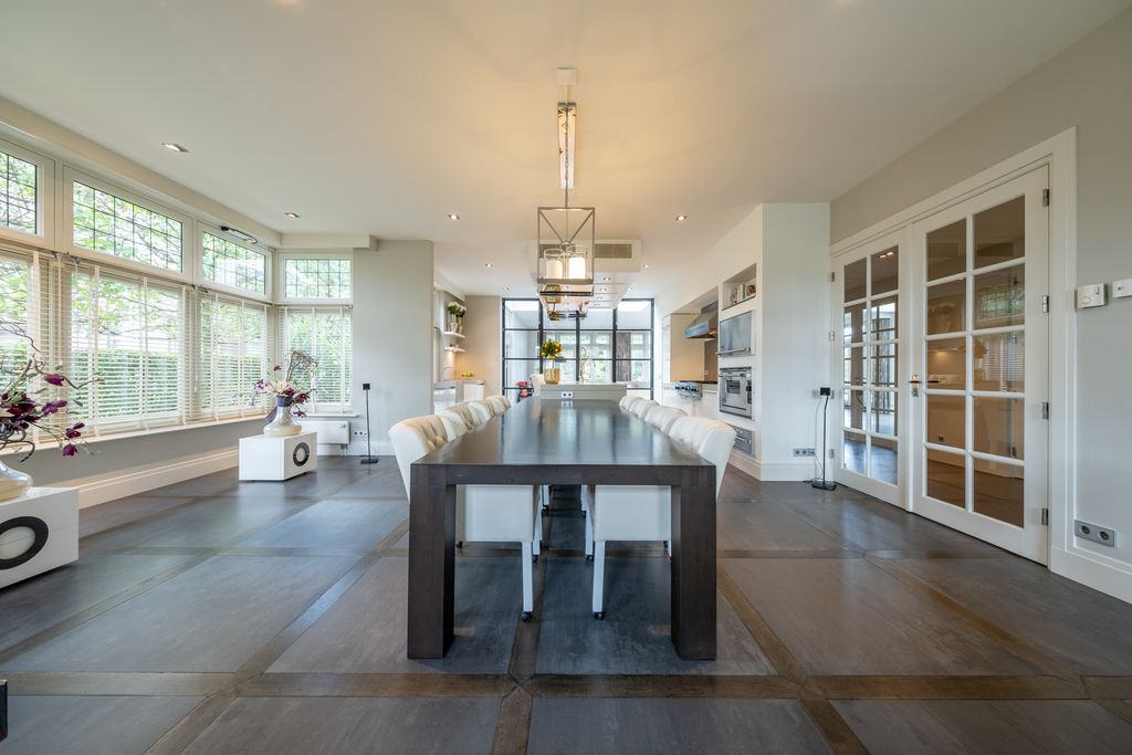 Property photo 3 of 52