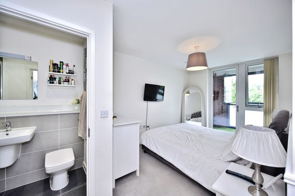 Property photo 2 of 12 Principle Bedroom