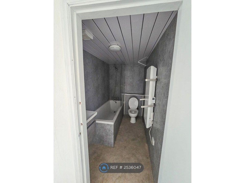 Property photo 3 of 4 Bathroom