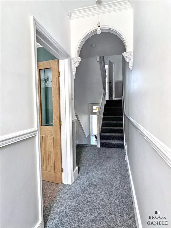 Property photo 3 of 19 01323 438506