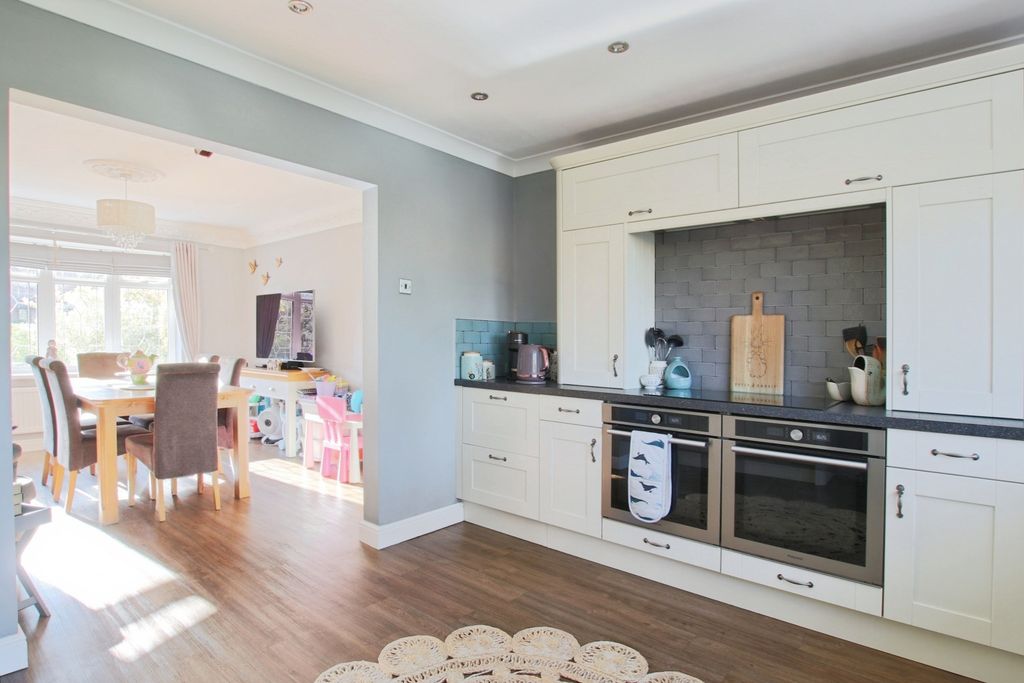 Property photo 3 of 26 4571588