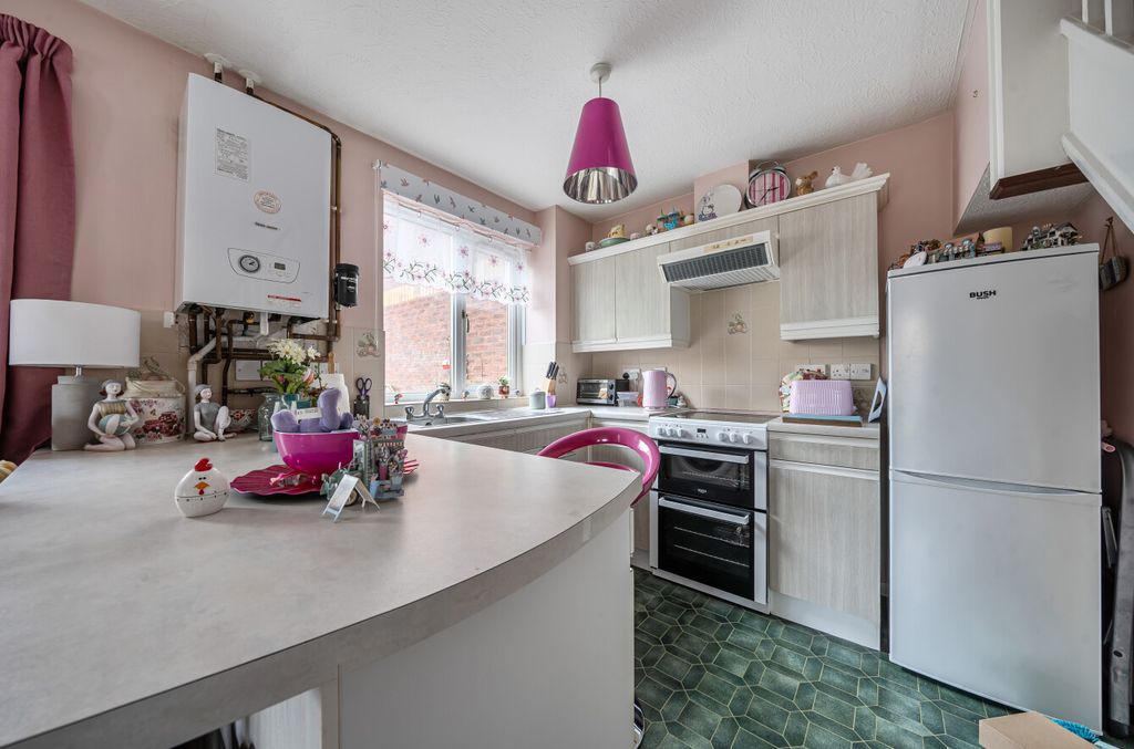 Property photo 2 of 10 Kitchen