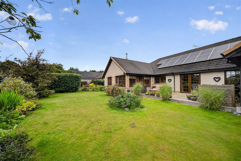Property photo 1 of 19 19 Large - Enclosed Garden.Jpg