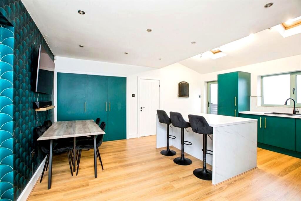 Property photo 3 of 18 Kitchen/Dining Room