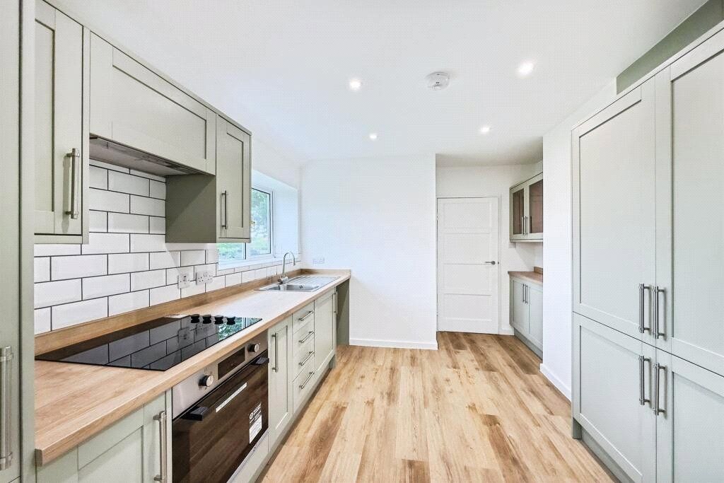 Property photo 1 of 9 Kitchen