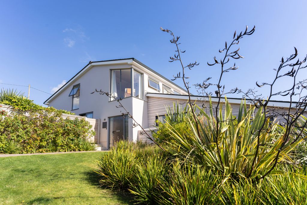 Property photo 3 of 34 Gallery