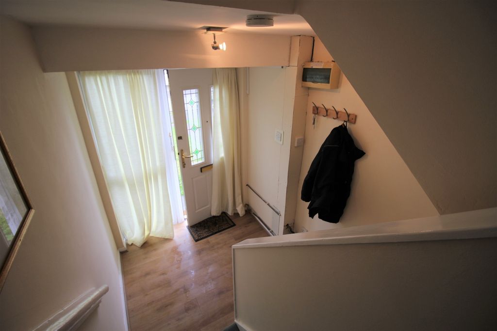 Property photo 2 of 9 Photo 6