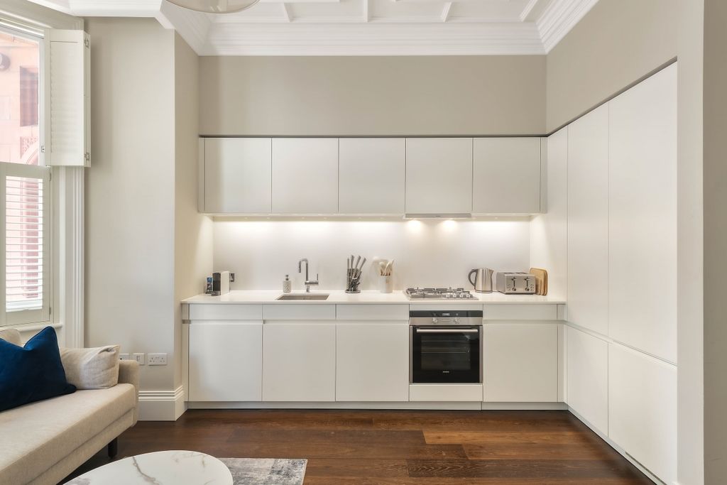 Property photo 2 of 9 Lower Sloane Street