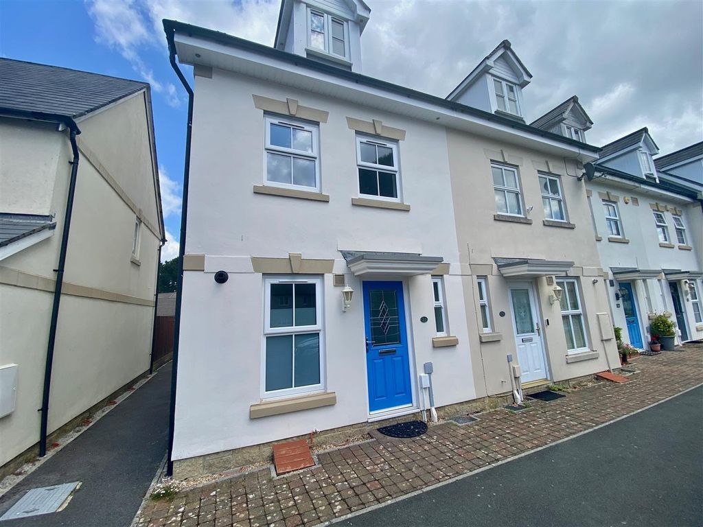 Property photo 1 of 17 Temeraire Road