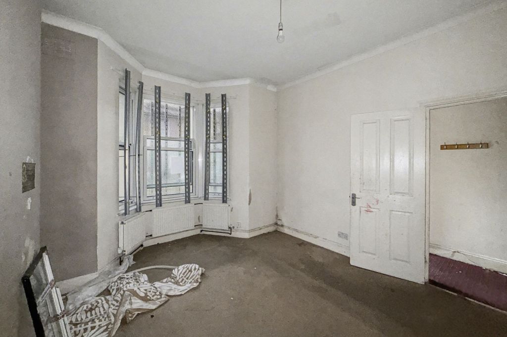 Property photo 2 of 15 27 Stock Street, Plaistow, London, E13 0Bx