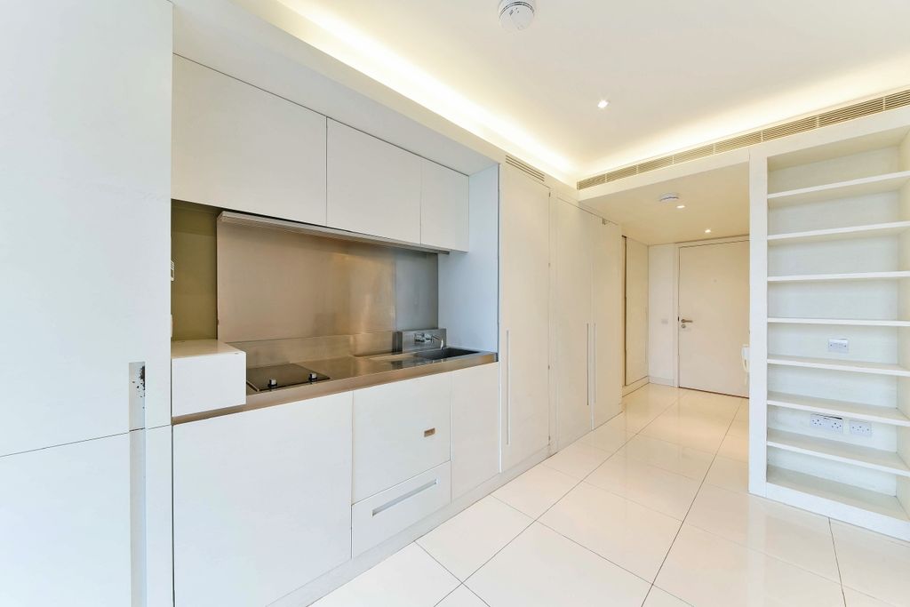 Property photo 3 of 10 Kitchen
