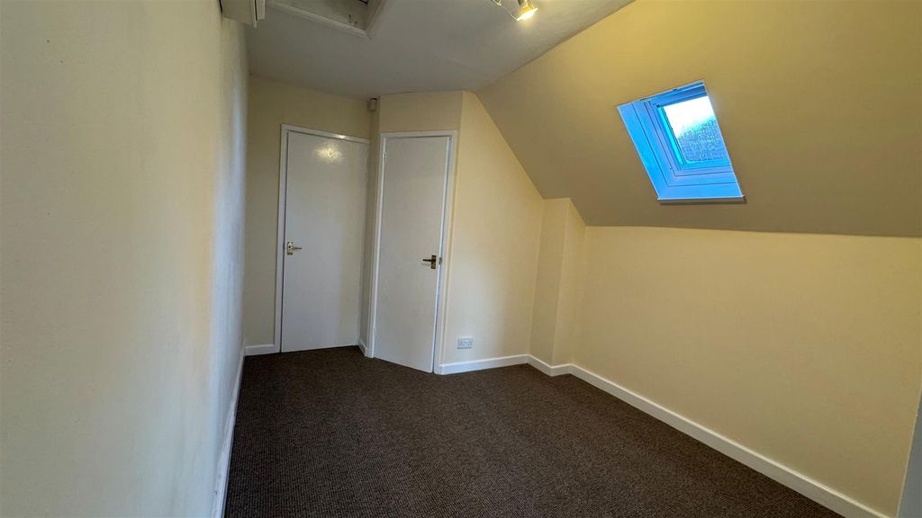 Property photo 3 of 7 Bedroom.Jpg