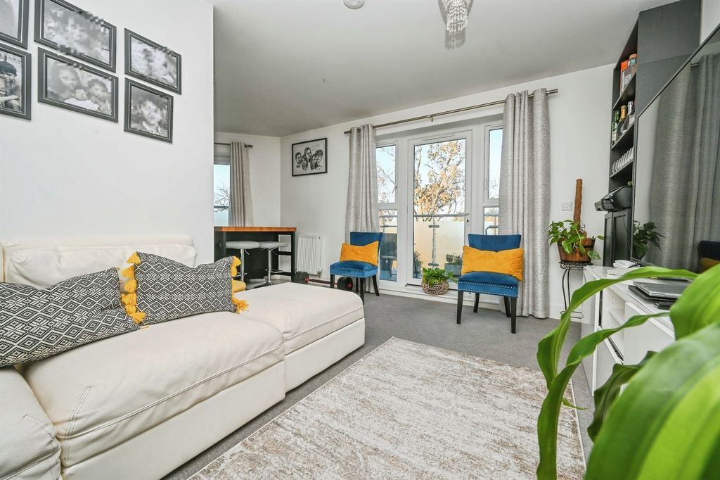 Property photo 3 of 17