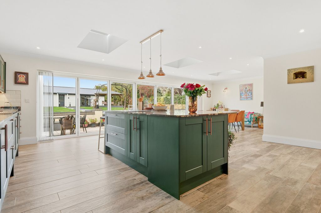 Property photo 2 of 50