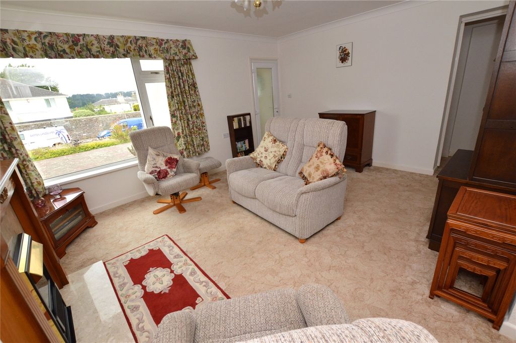 Property photo 2 of 12 Living Room