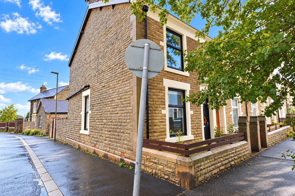 Property photo 1 of 11 External