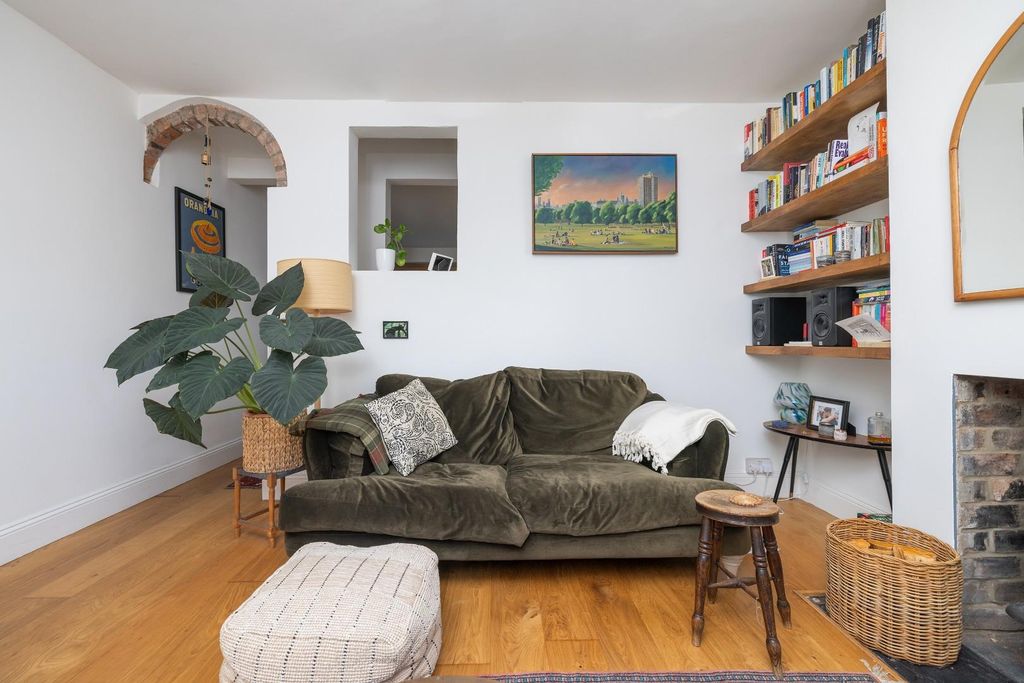 Property photo 3 of 29 Char9657.Jpg