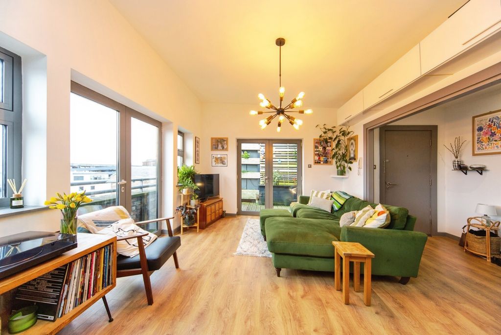 Property photo 2 of 19 Pbox-Img.Jpg