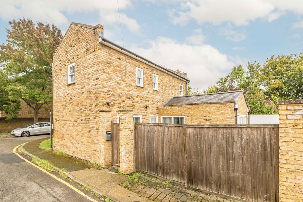 Property photo 1 of 7