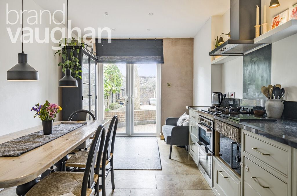 Property photo 2 of 28 Kitchen