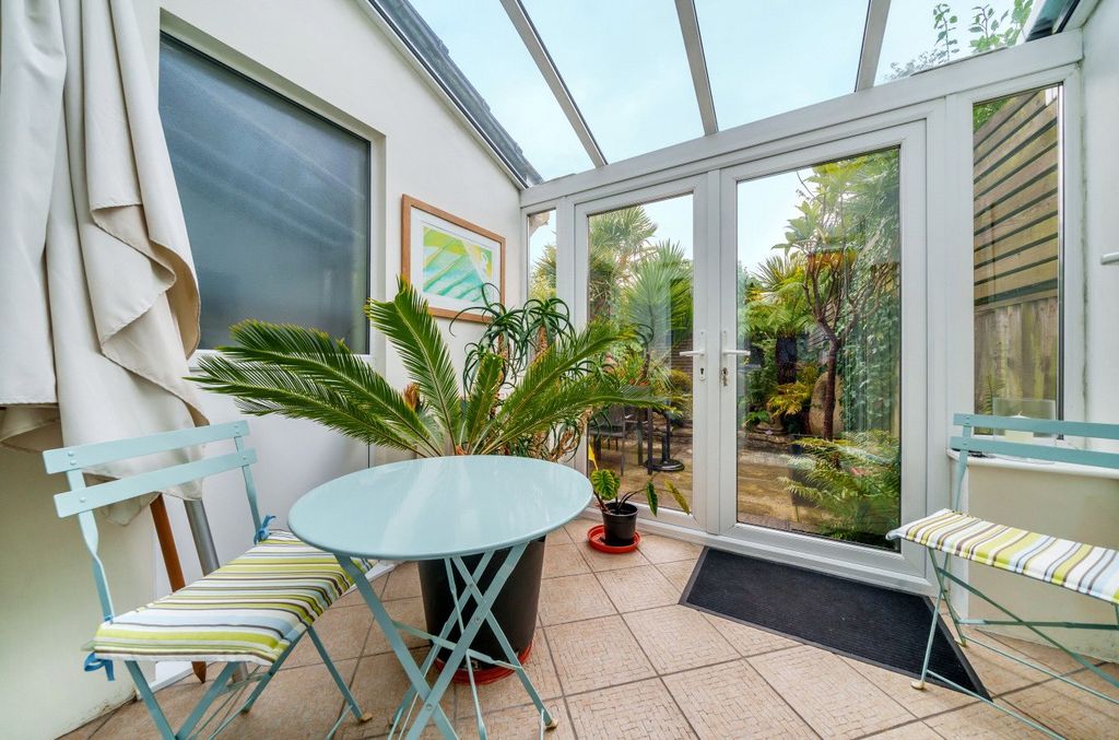 Property photo 3 of 12 Conservatory