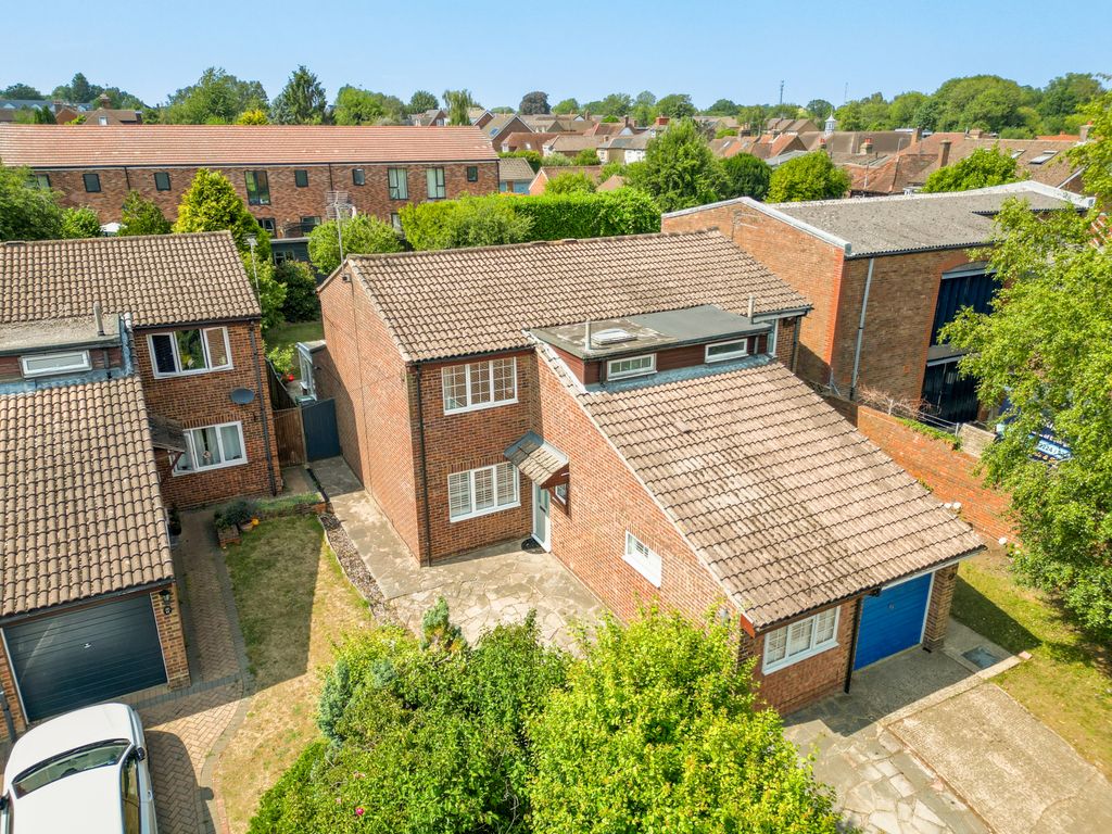 Property photo 1 of 21 Ryder Close Bovingdon
