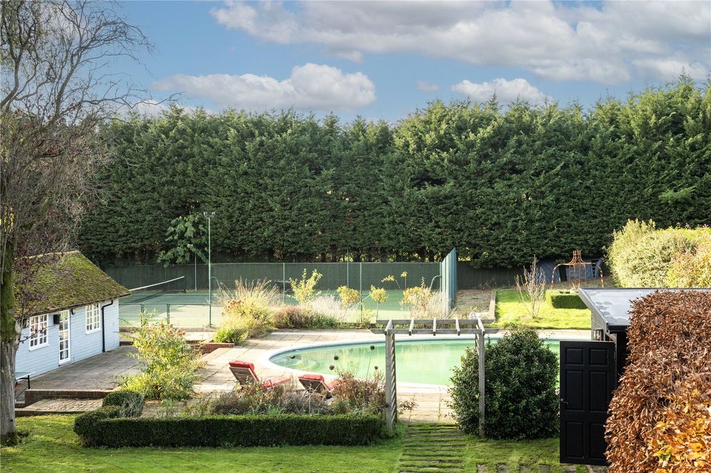 Property photo 2 of 26 Garden