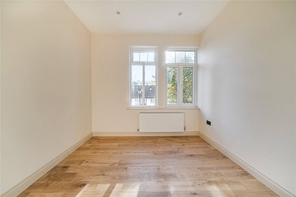 Property photo 3 of 10 Picture No. 02