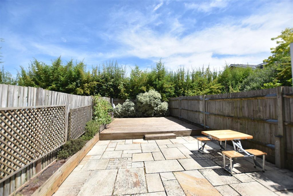 Property photo 3 of 13 Garden.Jpg