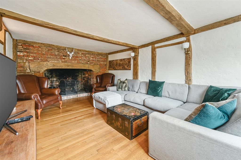 Property photo 2 of 14 2 Landgate Square (1)