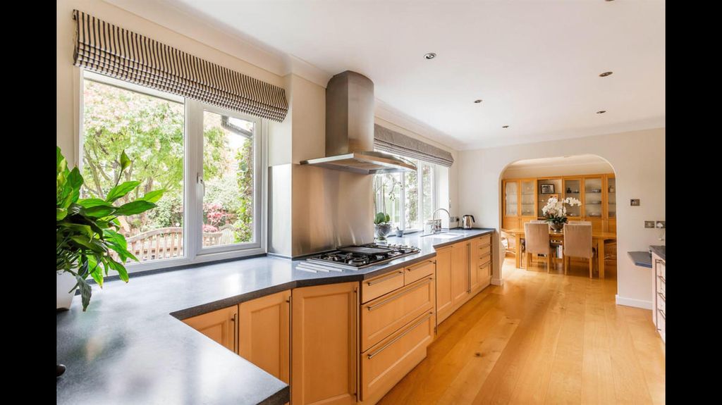 Property photo 3 of 20 Kitchen 2.Jpg