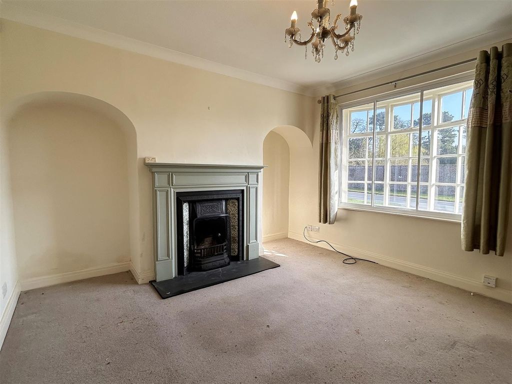 Property photo 2 of 10 Lounge
