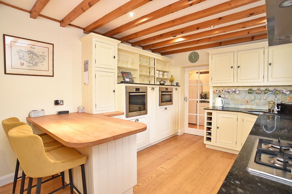 Property photo 3 of 25 4