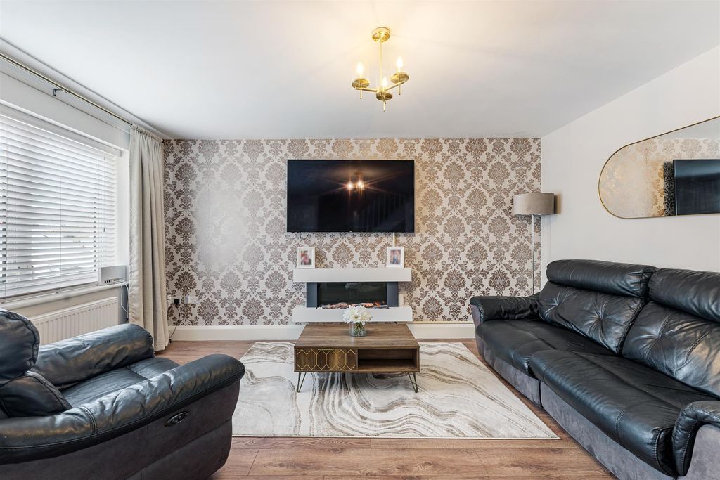 Property photo 2 of 32 18 Porchester Road-13.Jpg