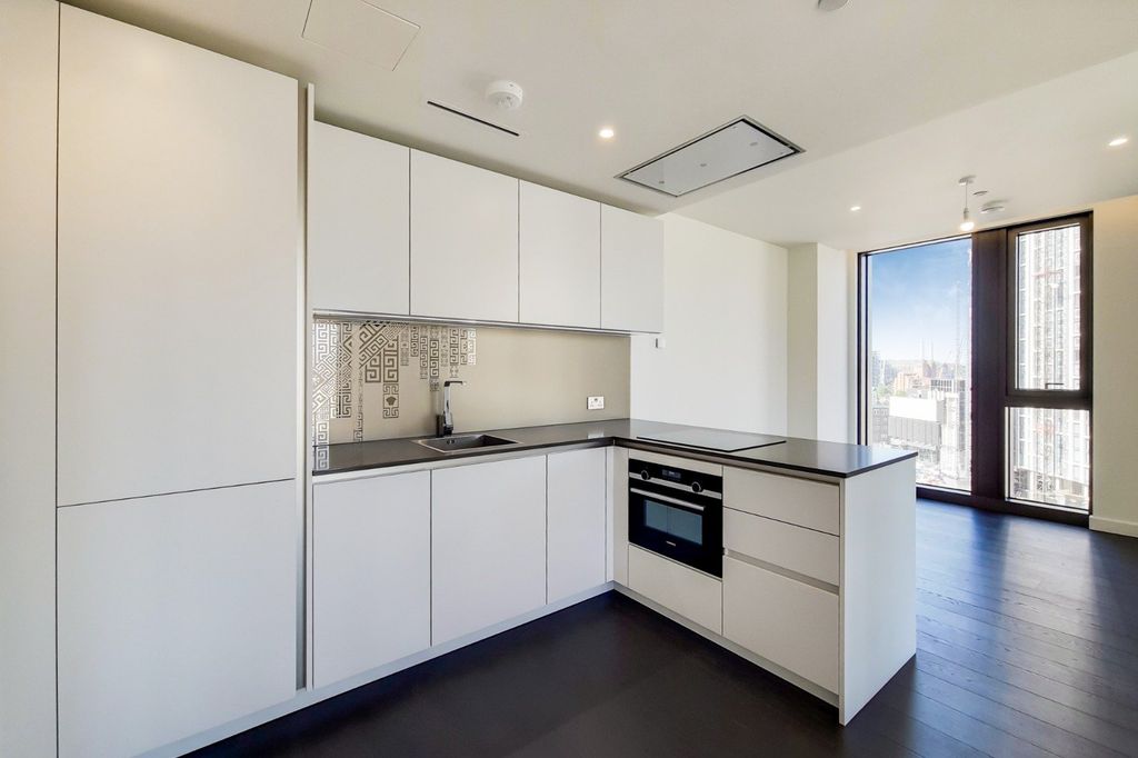 Property photo 2 of 18 Picture No. 11