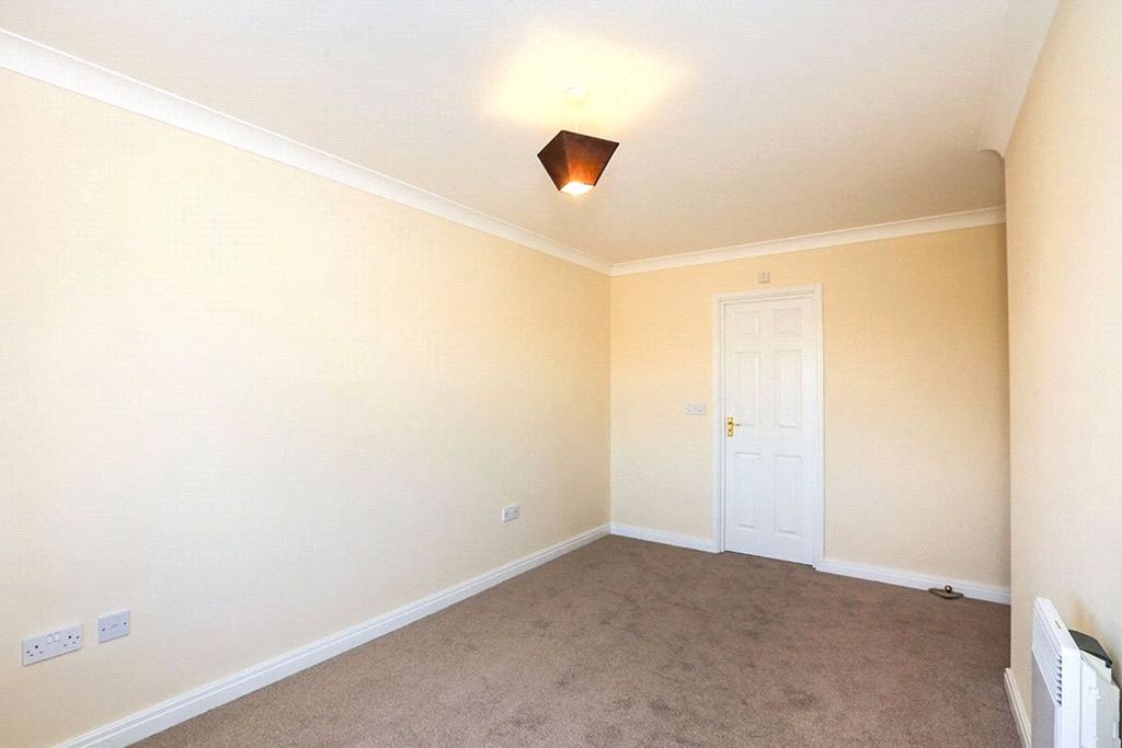 Property photo 3 of 8 Master Bedroom