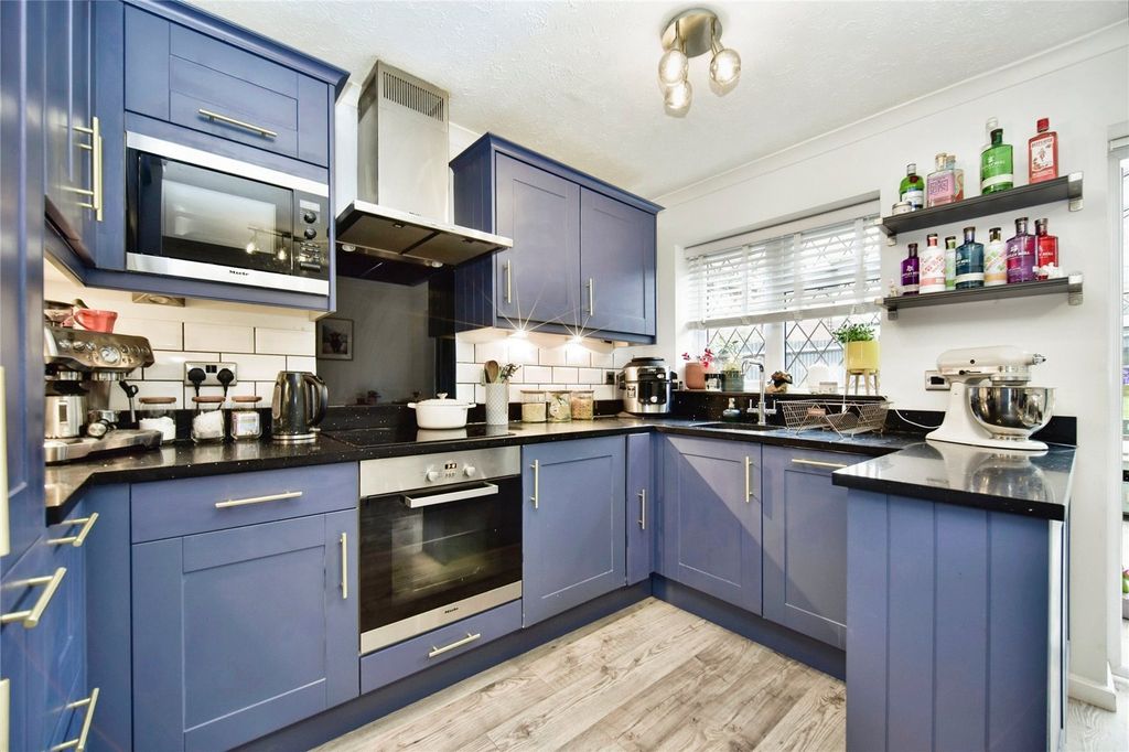 Property photo 3 of 17 Kitchen