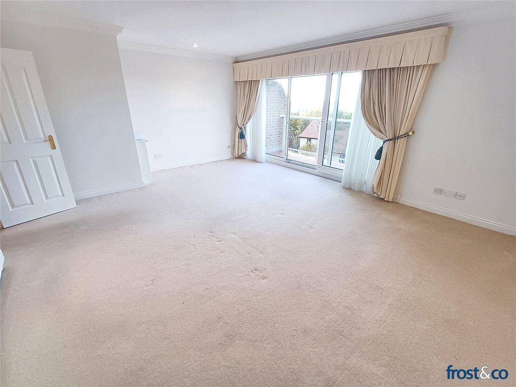 Property photo 2 of 12 Lounge