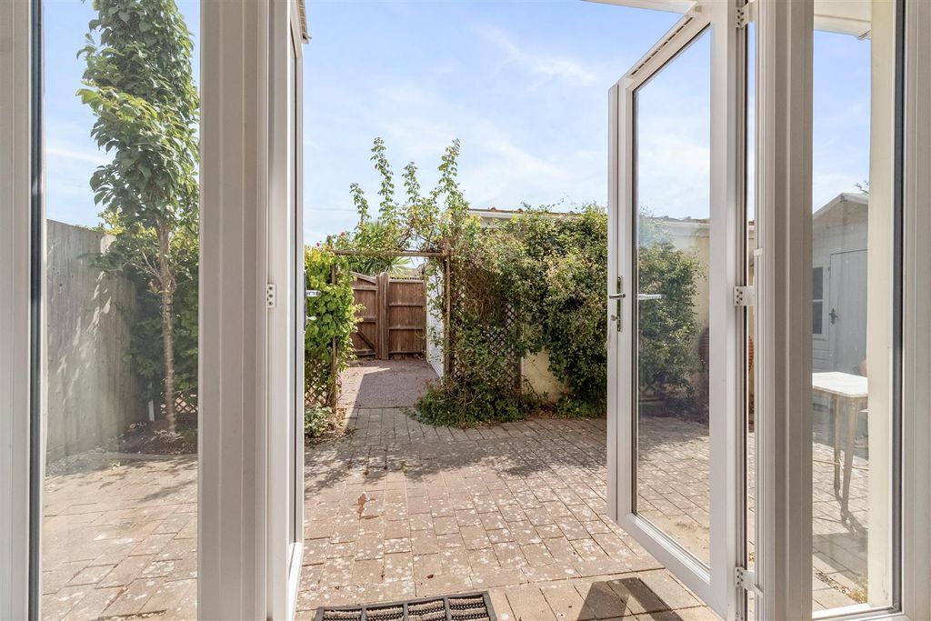 Property photo 3 of 20 8 Beehive Lane-014.Jpg