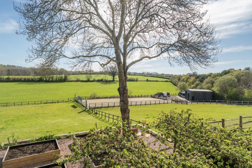 Property photo 2 of 21