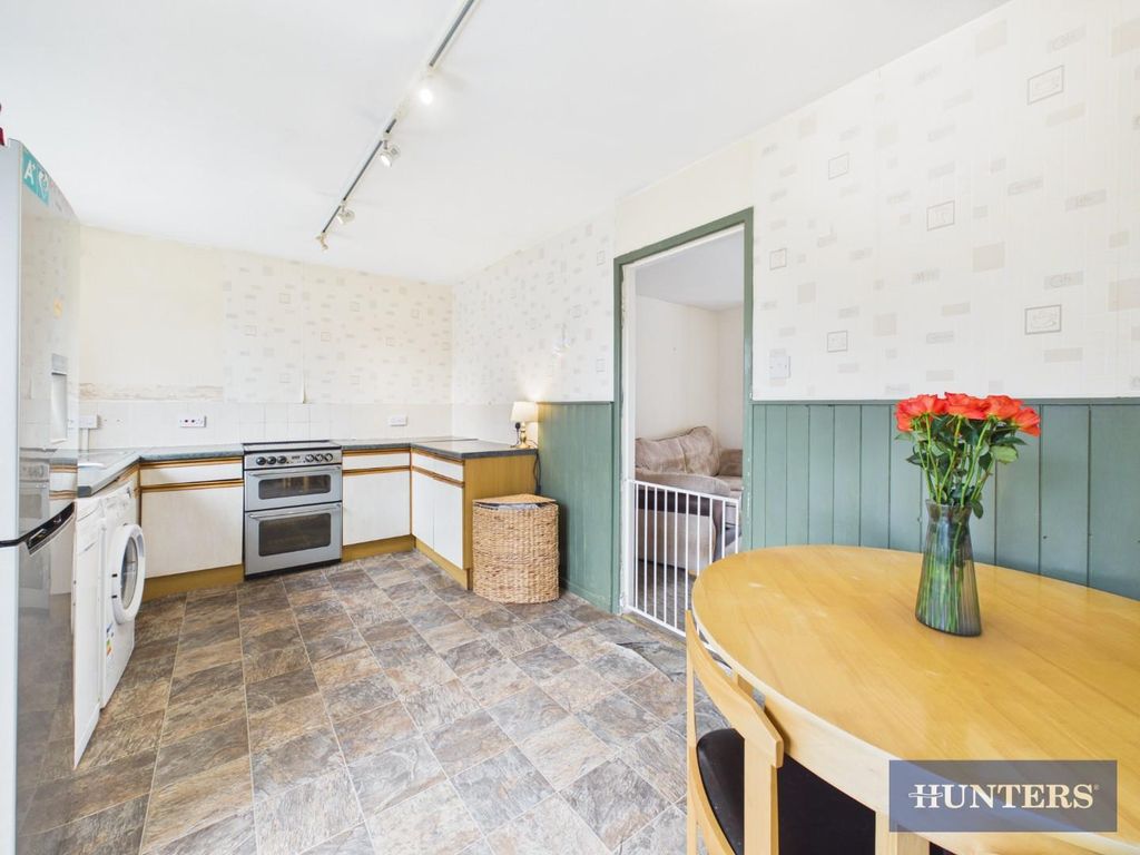 Property photo 3 of 14 Kitchen