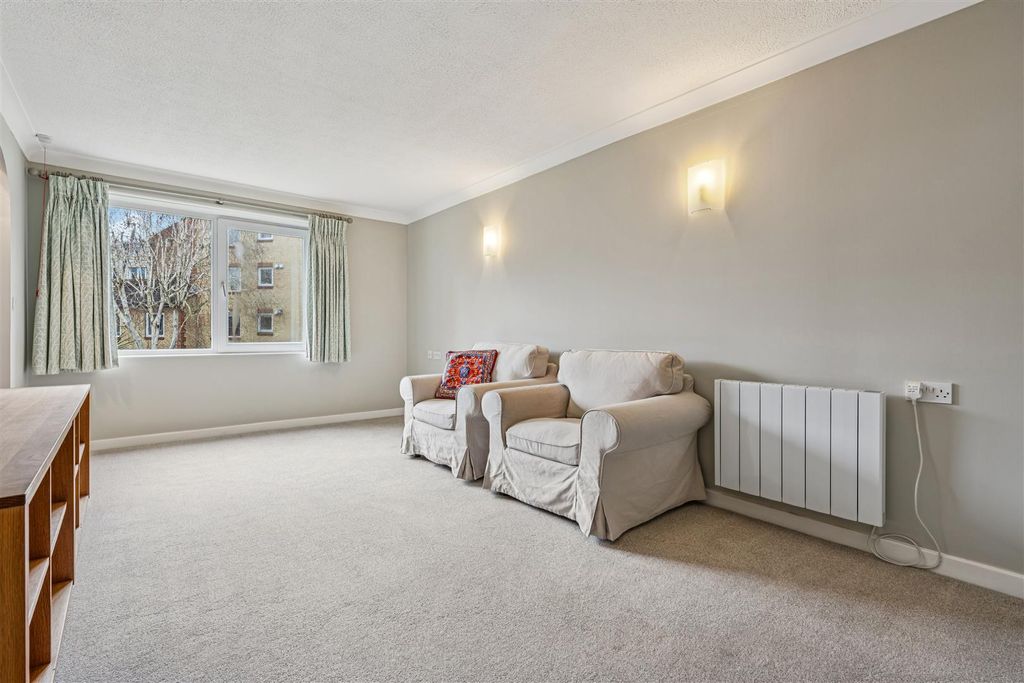 Property photo 1 of 16 For Sale - Homecross House, W4