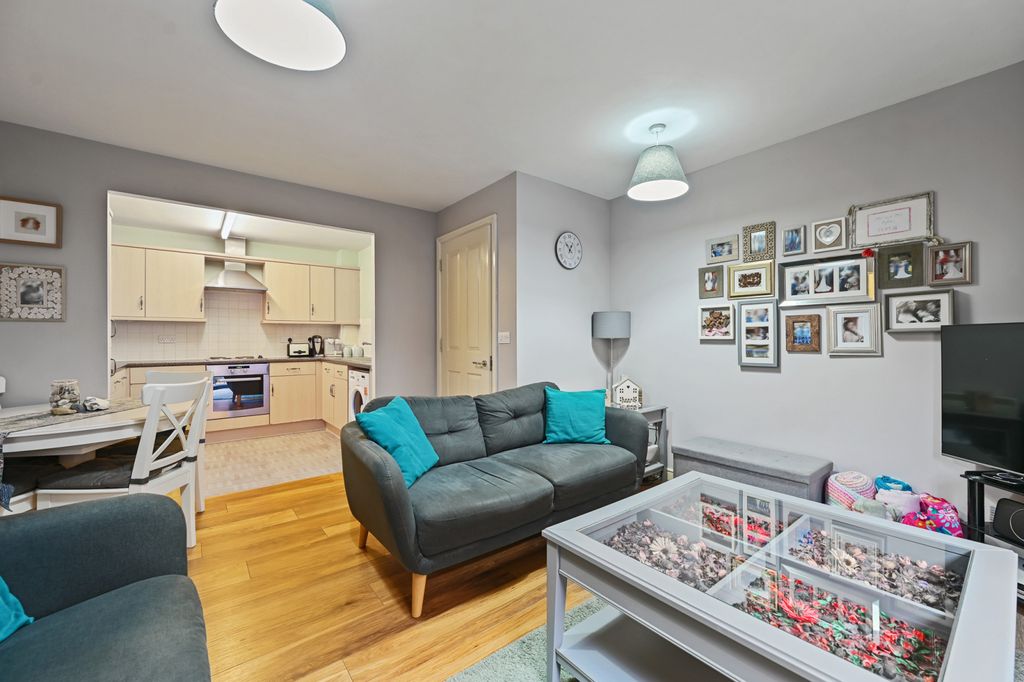 Property photo 1 of 10 Aldborough House, Harrow, Middlesex, Ha3