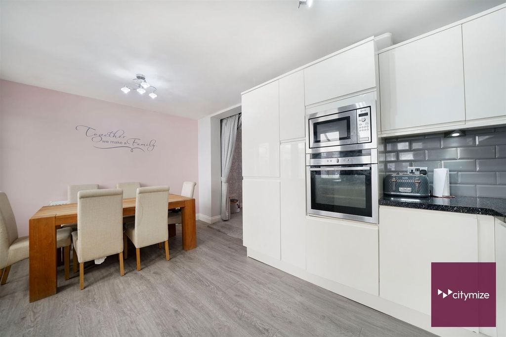 Property photo 2 of 23 Kitchen / Diner