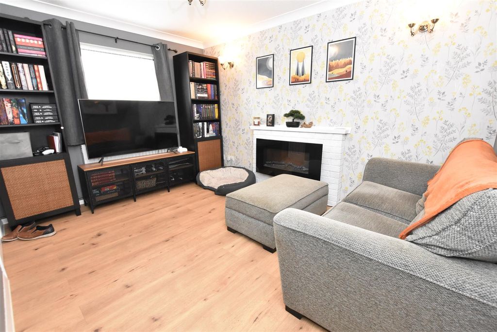 Property photo 3 of 15 Living Room