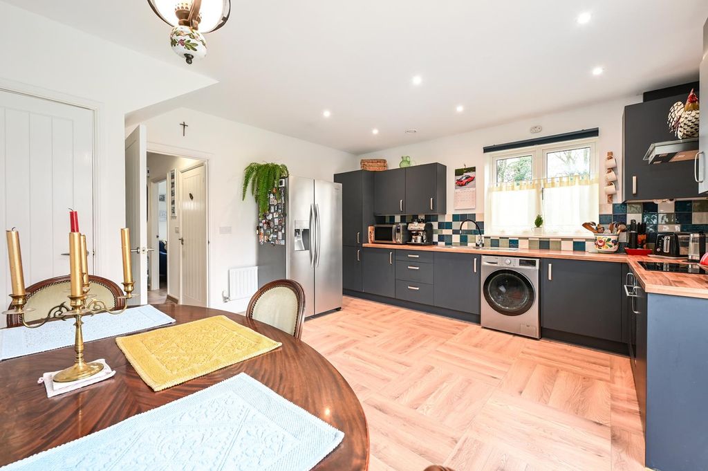 Property photo 3 of 28 Linseed Way