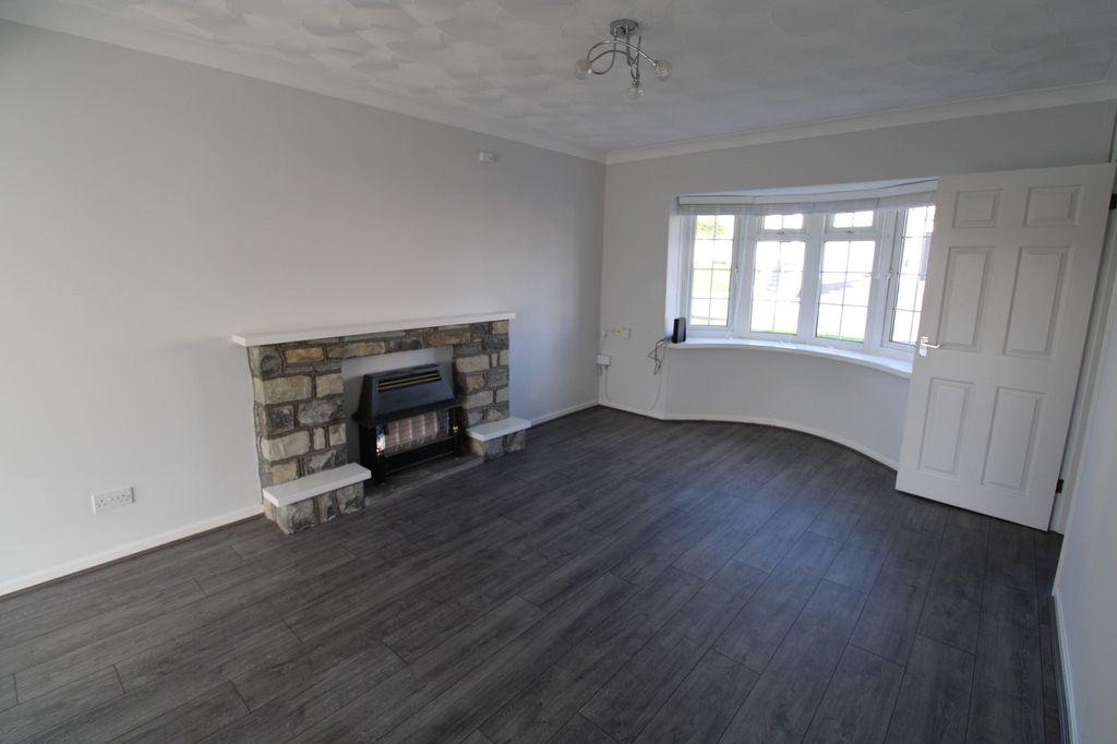 Property photo 3 of 15 Lounge Area